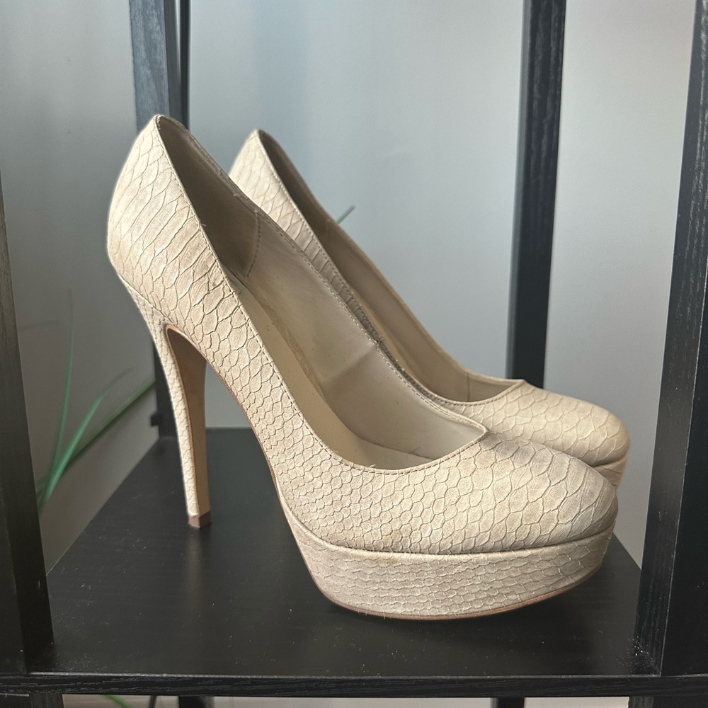 Stunning Tan Gator-Textured Heels from Aldo!